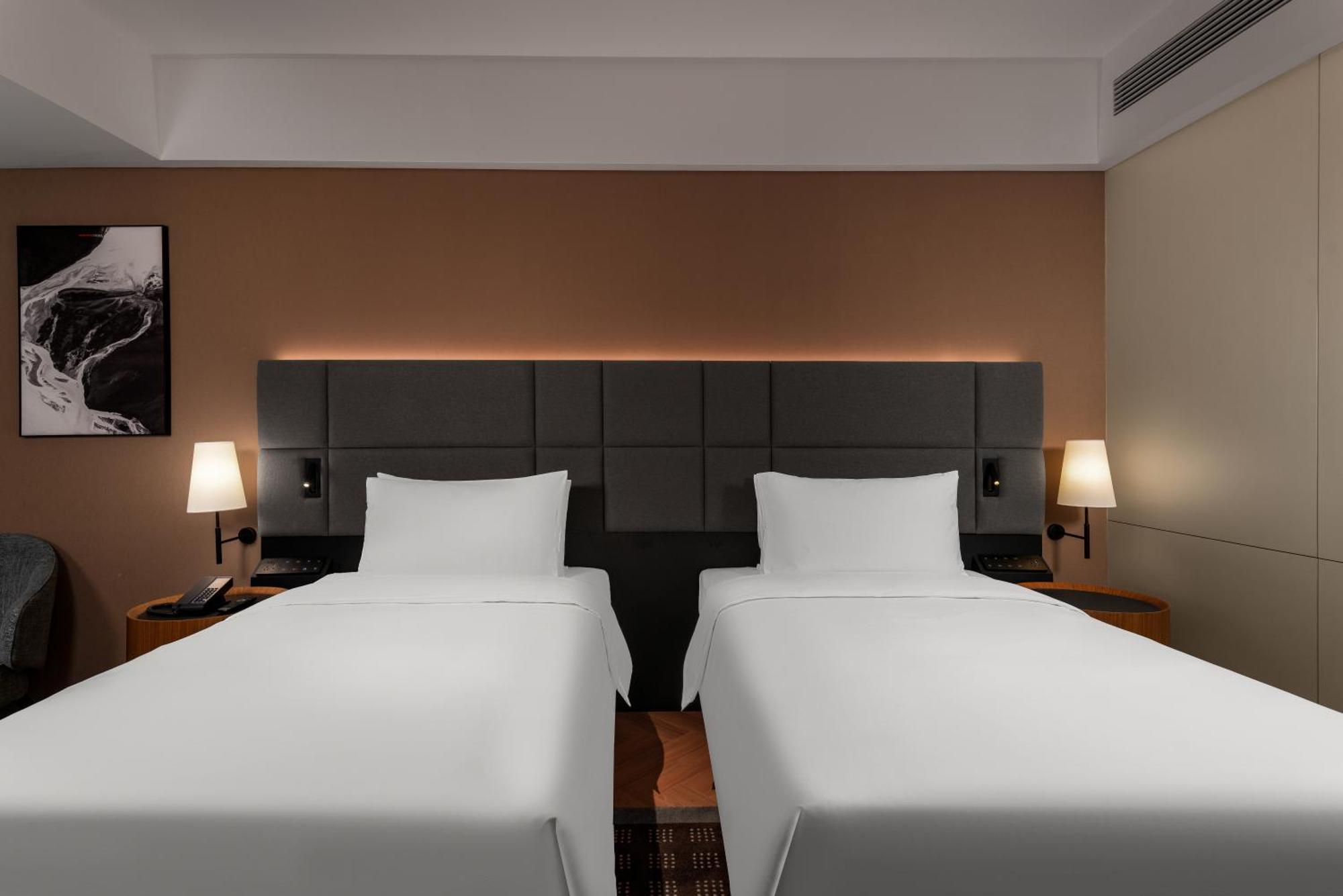 Intercity Hotel Guangzhou South Railway Station - Free Minibar Including Erdinger Weissbier المظهر الخارجي الصورة