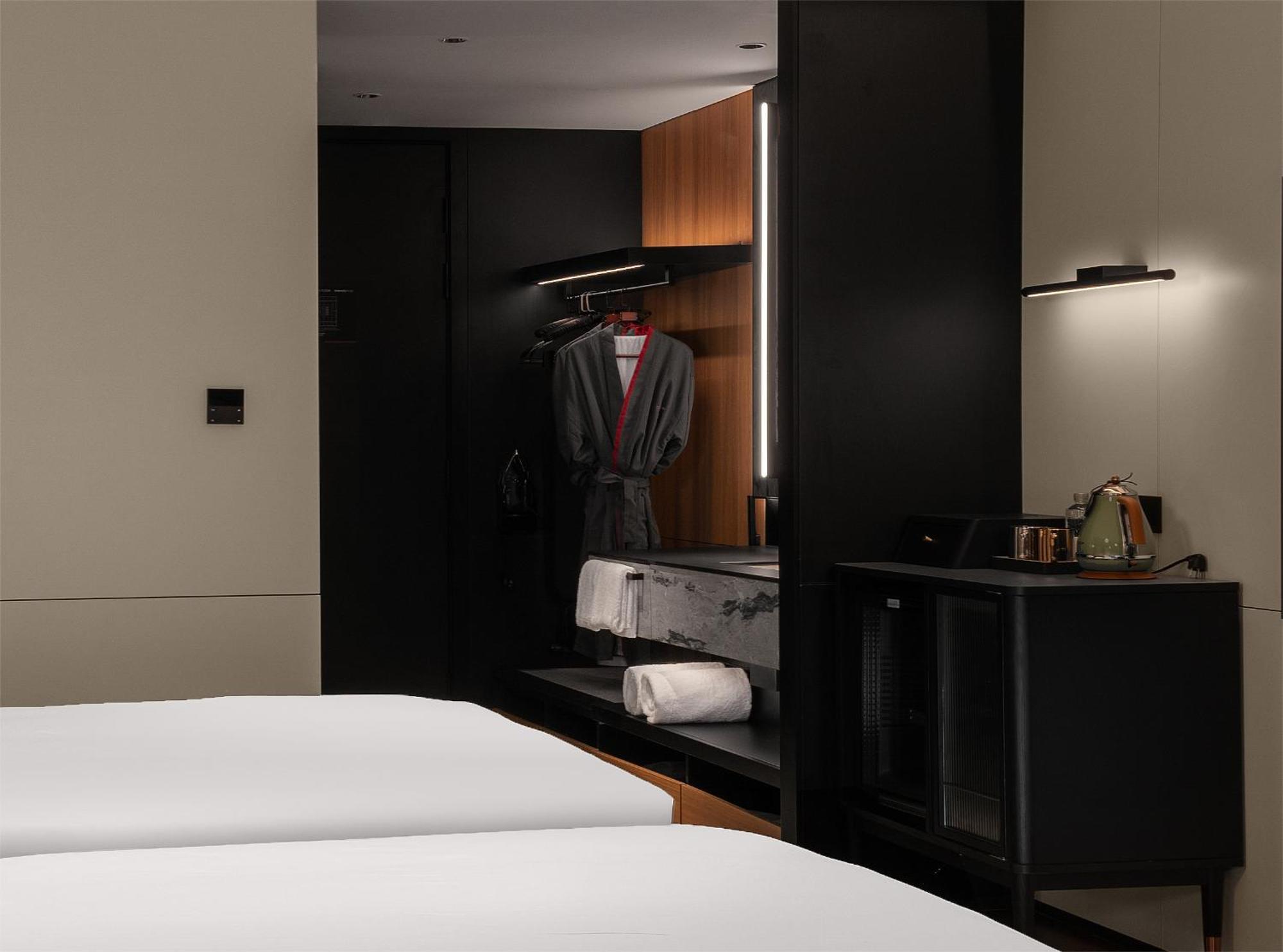 Intercity Hotel Guangzhou South Railway Station - Free Minibar Including Erdinger Weissbier المظهر الخارجي الصورة